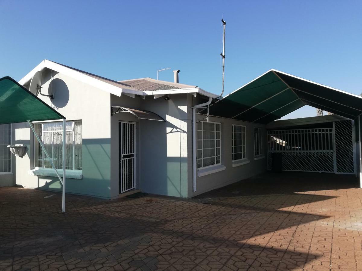 בוקסבורג Willow Guest House מראה חיצוני תמונה